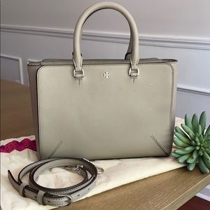 🌟 🆕 Listing Tory Burch Robinson Tote - Gray 🌟